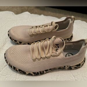 APL TechLoom Breeze Sneaker Women’s Size 8.5